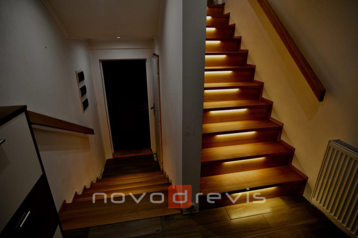 výmena pôvodného schodišťa s LED podsvietením stupňov